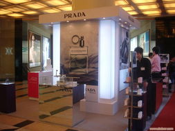 商場(chǎng)展柜與展示道具 設(shè)計(jì)、制作與維護(hù)全流程解析